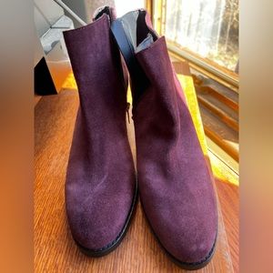 Lands End Purple suede booties Size 7 with black sole 2” heels gold detail zip